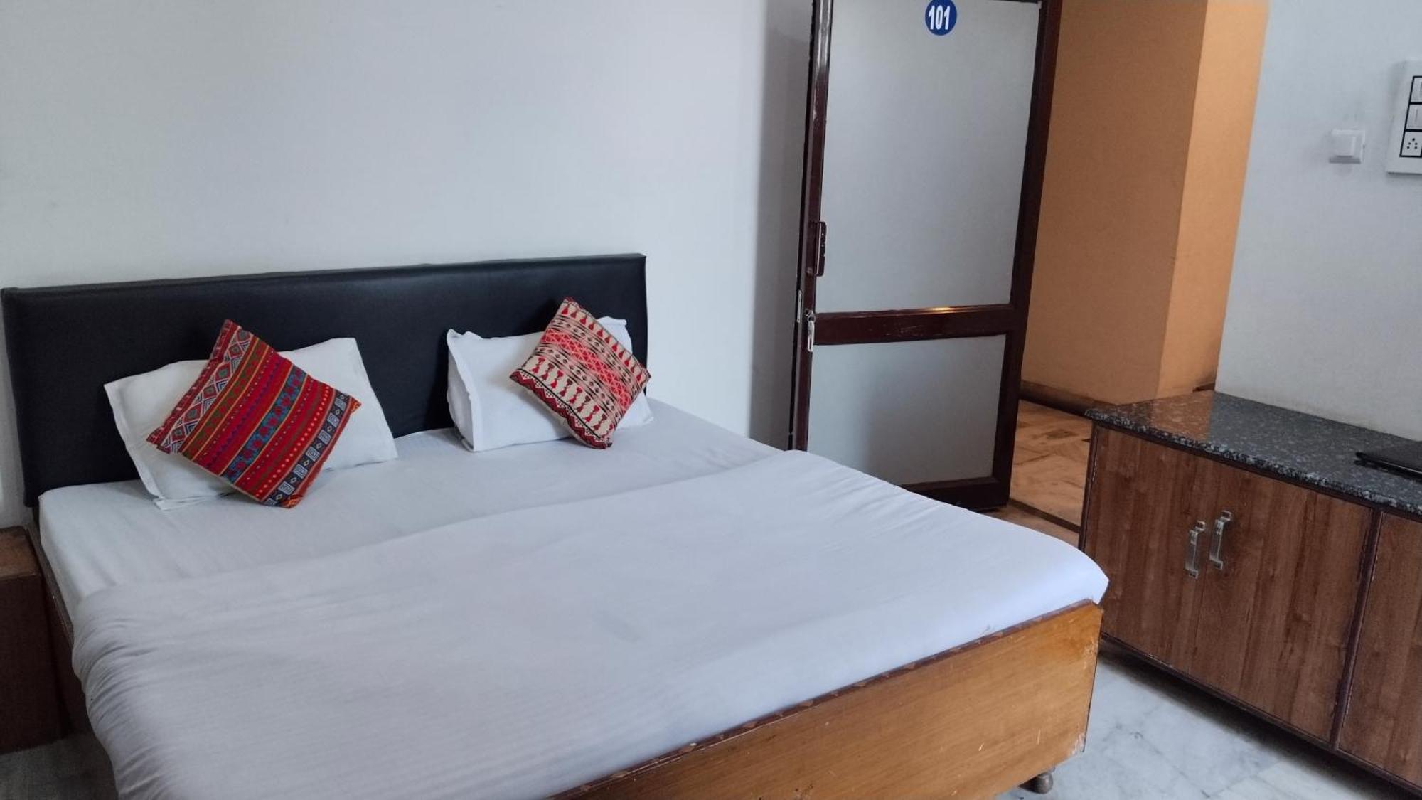 Fabhotel Grover 캉그라 외부 사진